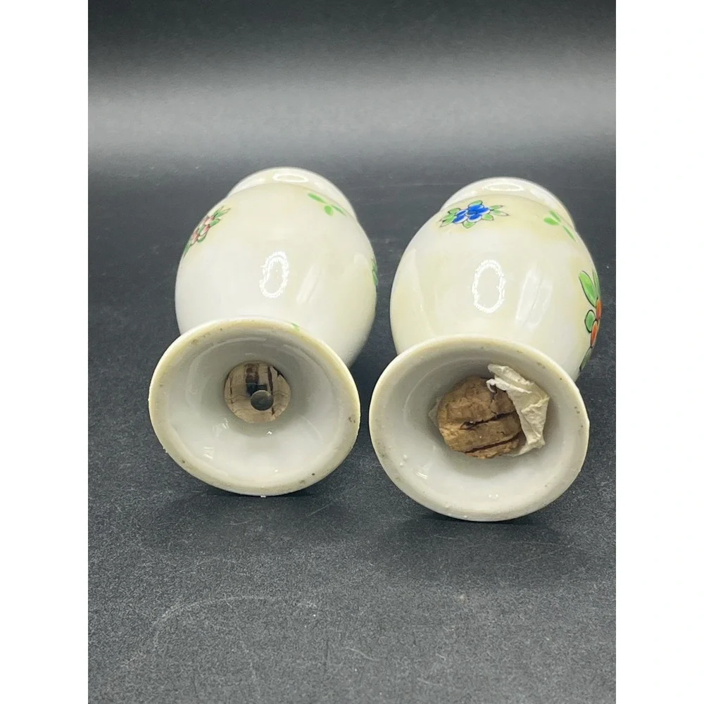 Vtg White Orange Flower Green Leaves Salt & Pepper Shakers‎ 3